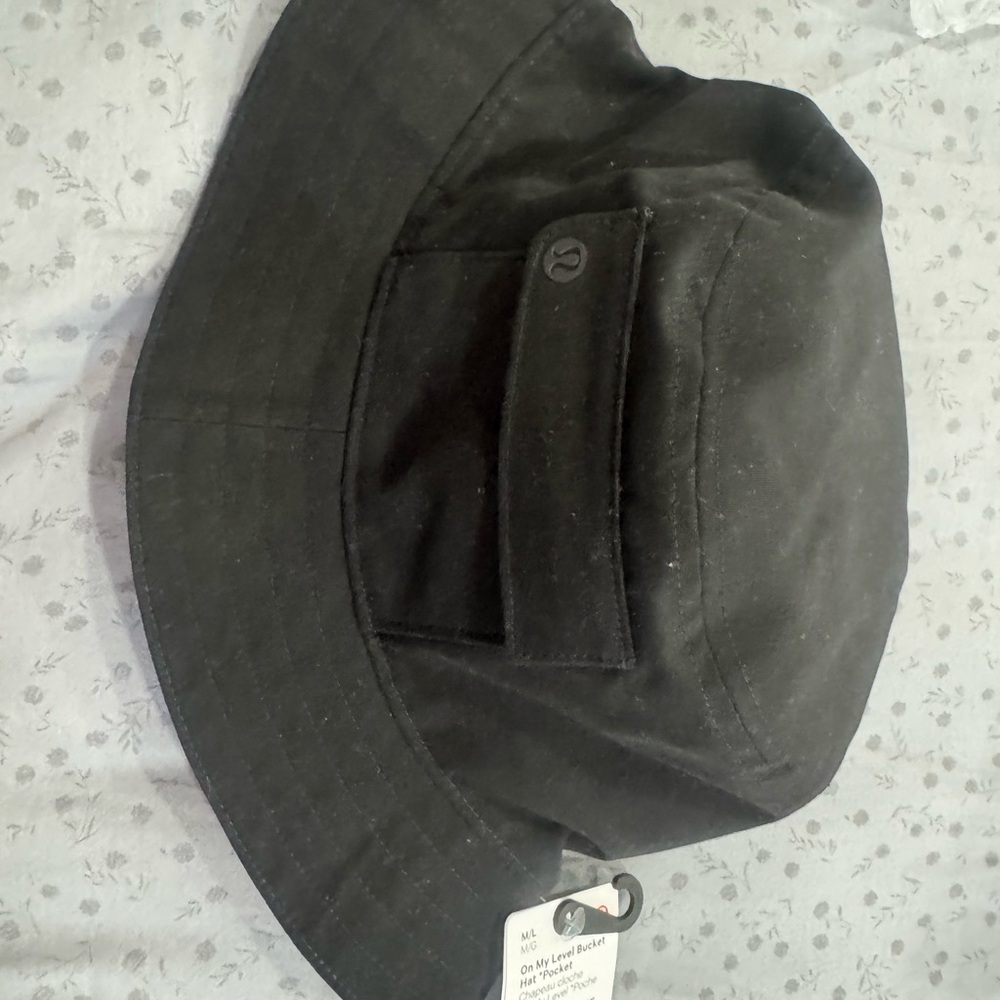 Lululemon on my level bucket hat pocket